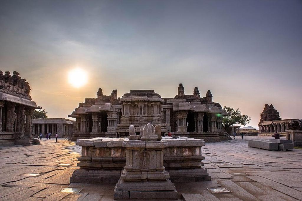 Vicky'S Home Stay Hampi Exterior photo